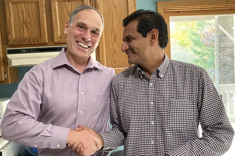 step2-commitment Two ministry leaders shake hands over a signed agreement.